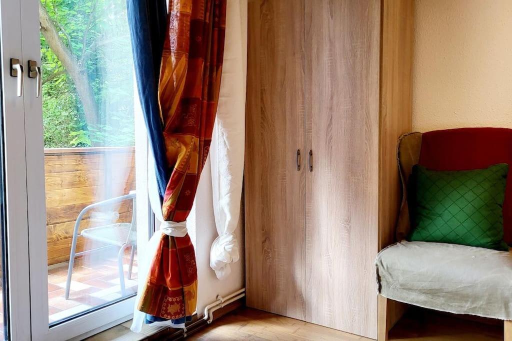 Colourful 2.5 Bedroom With Large Balcony & Garden. Prinzersdorf Bagian luar foto